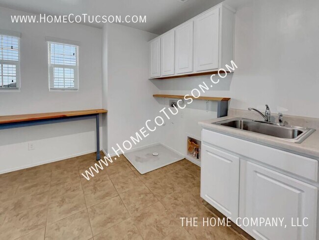 Building Photo - 7538 S Circulo Rio Blanco
