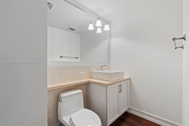 Building Photo - 455 E Palmetto Park Rd