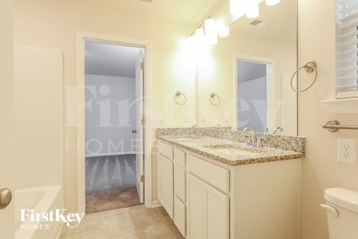 Building Photo - 1302 Eagledale Pl