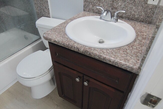 Building Photo - 3345 Del Mar Ave