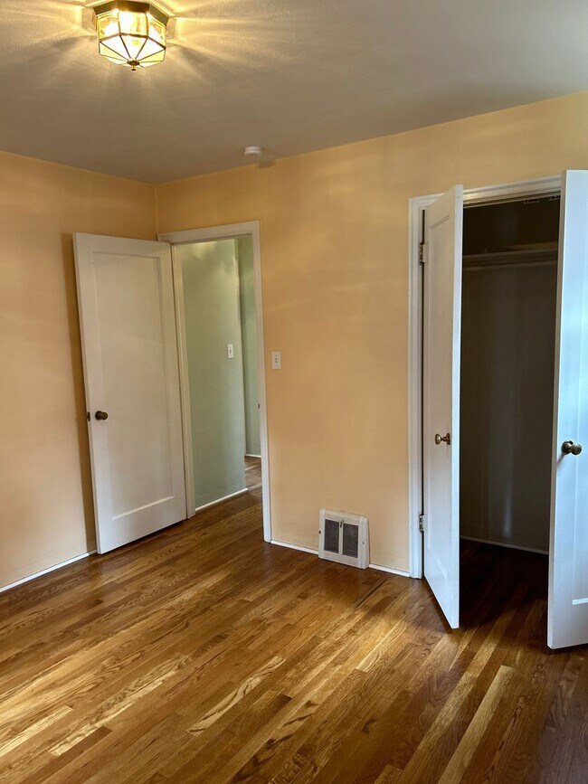 Building Photo - 2 Bedroom 1 Bathroom Home for Rent