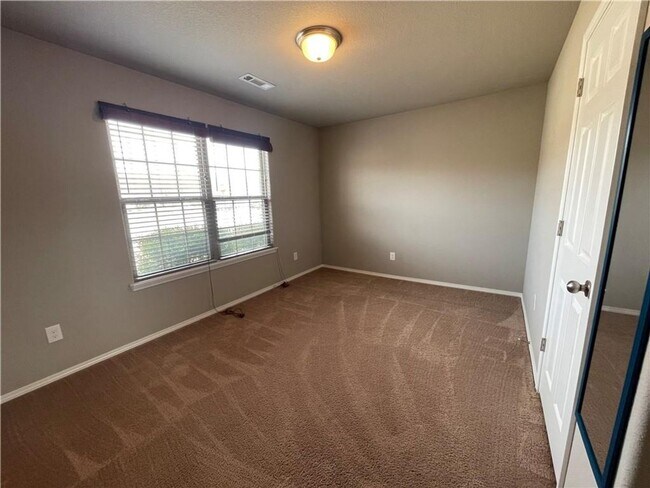 Building Photo - Spacious 3-Bedroom Springdale Home with Fenced Yard