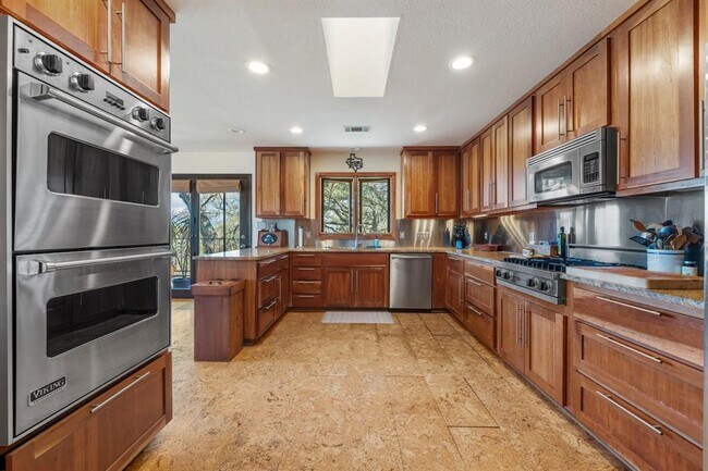 Building Photo - 604 Rolling Green Dr