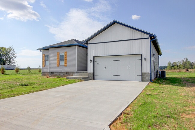 Building Photo - 102 Riverbend Dr