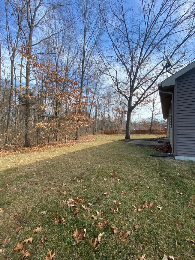 Building Photo - 3 Bedroom Home in Jimtown Schools!