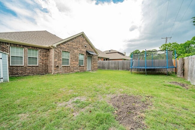 Building Photo - Beautifully Updated 3-Bed, 2-Bath Home Nea...