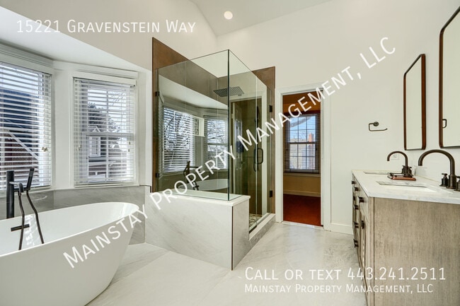 Building Photo - 15221 Gravenstein Way