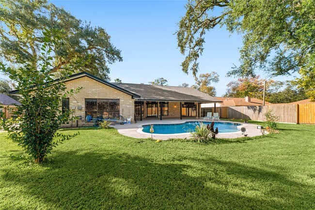 Building Photo - 303 Narcissus St