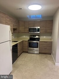 Building Photo - 104 Tulip Ave
