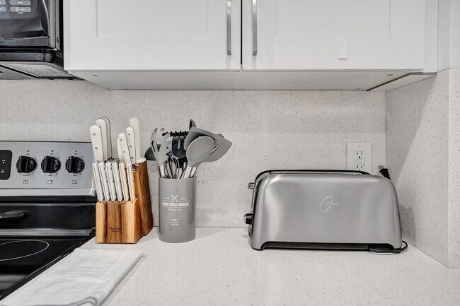 Building Photo - 401 Golden Isles Dr