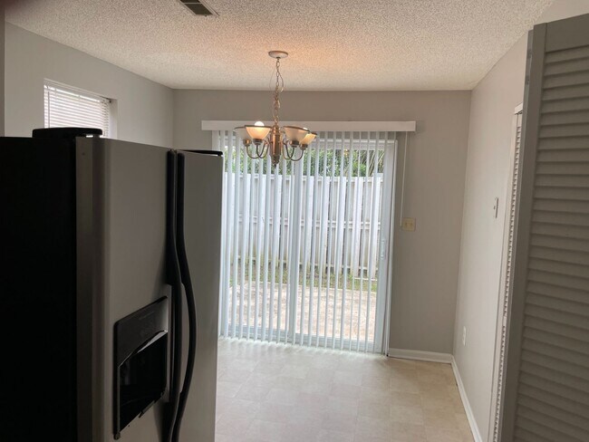 Building Photo - Close to Lexington Medical Center, University of South Carolina, I-26 and I-20