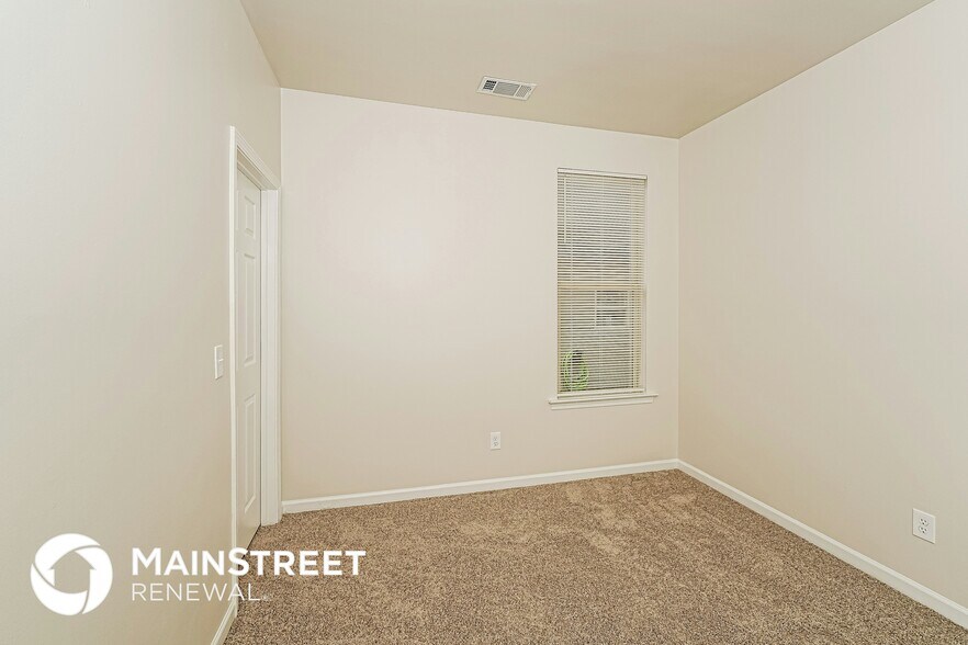 Building Photo - 1291 Washington Dr