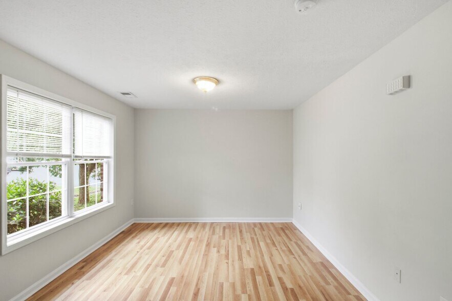 Building Photo - 424 Ridgefield Ave