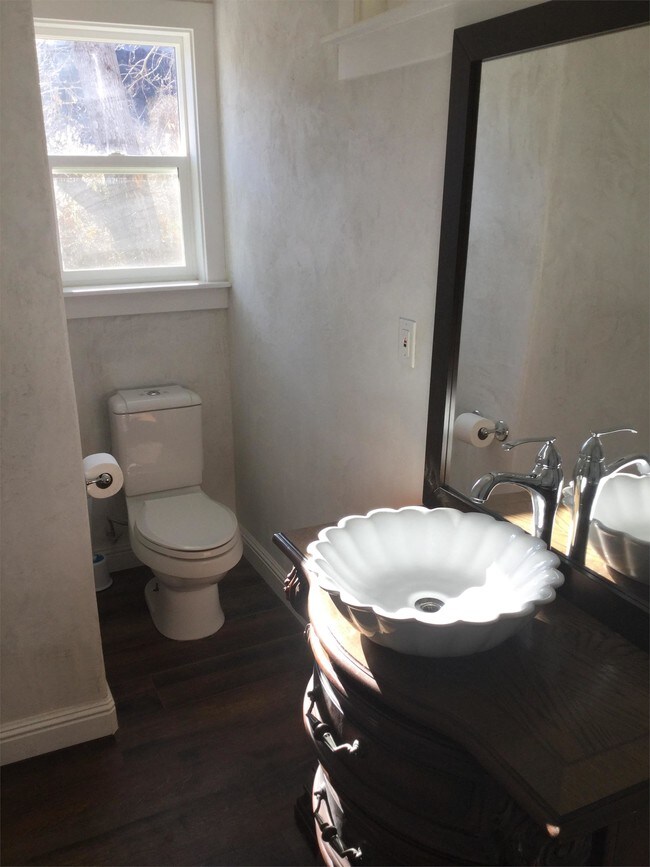 Building Photo - 305 Glenwood Rd