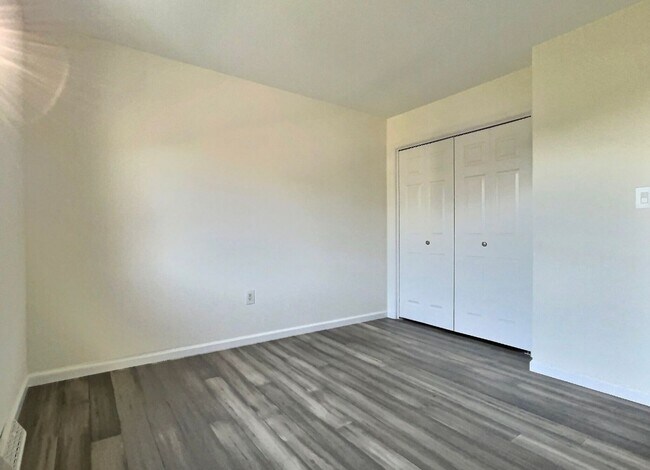 Building Photo - 46 White Oak Blvd