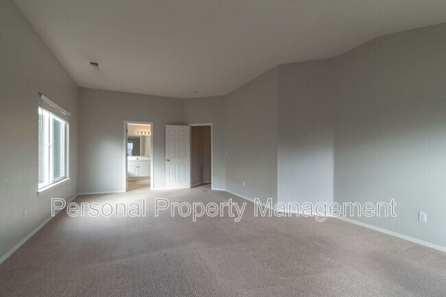 Building Photo - 2014 SW 11th St