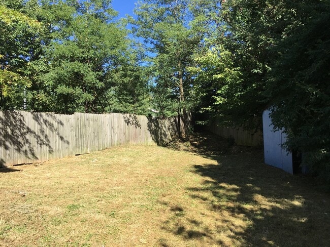 Building Photo - Lovely Townhouse! Fresh Paint, New Carpet, All Electric!  W/D Included, Privacy Fenced Backyard