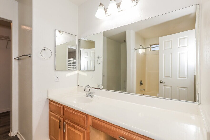 Building Photo - 13023 W Lawrence Rd