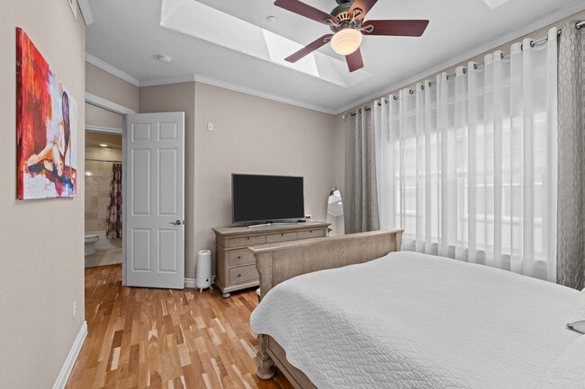 Building Photo - Gorgeous top-level condo in Cherry Creek!
