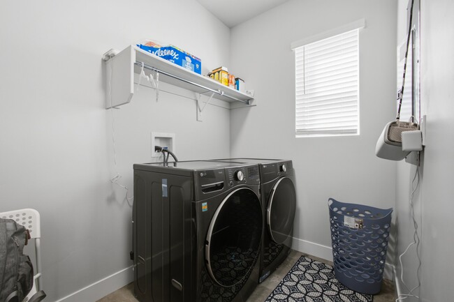 Building Photo - 4633 Sentry Dr