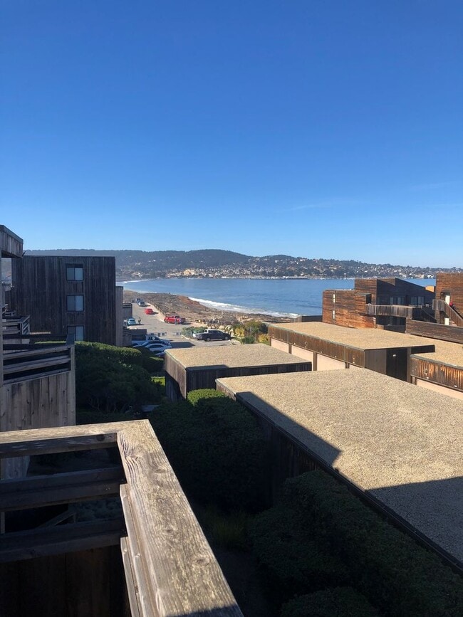 Building Photo - Ocean View Condo in Monterey 1 Bedroom/1 Bath