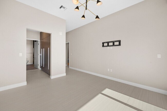 Building Photo - 388 Cordova St