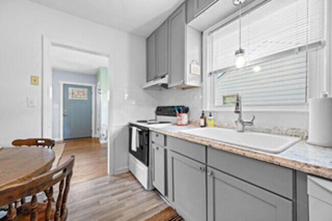Building Photo - 3 Bedroom Home in Lynchburg