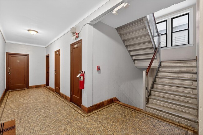 Building Photo - 104 Palisade Ave