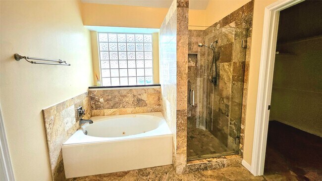 Building Photo - 3121 English Oaks Blvd