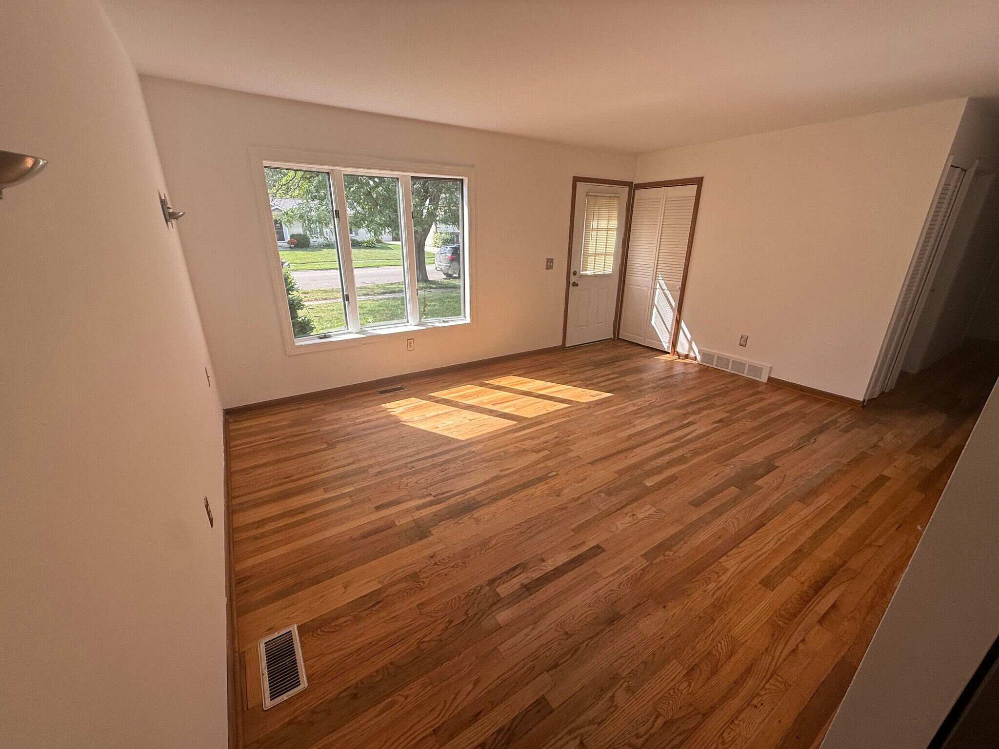 Living room - 6095 S Mohawk Ave