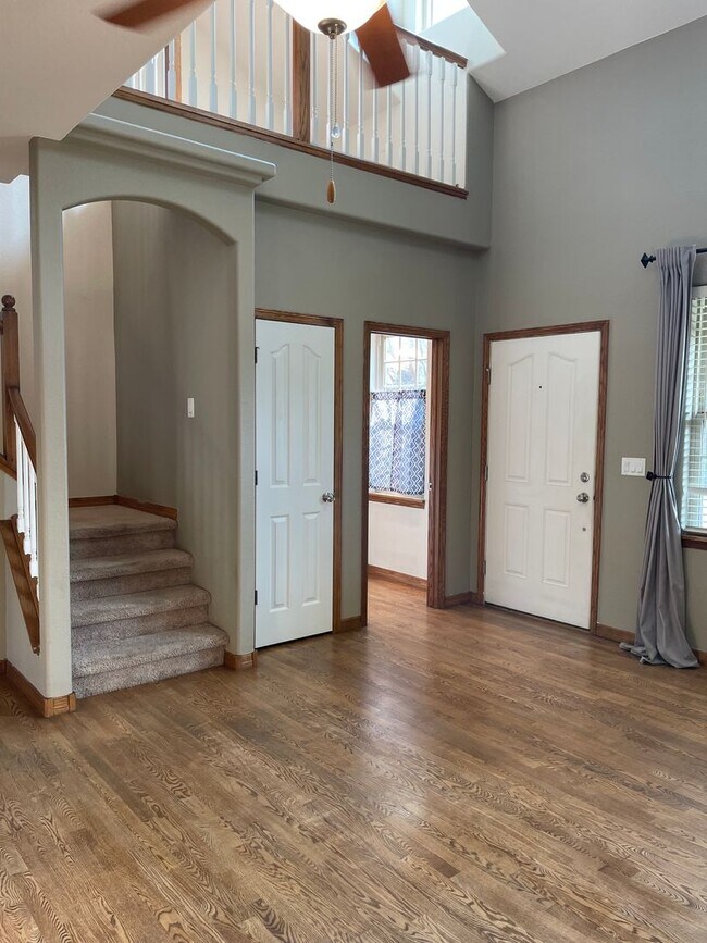 Building Photo - 3545 Big Ben Dr