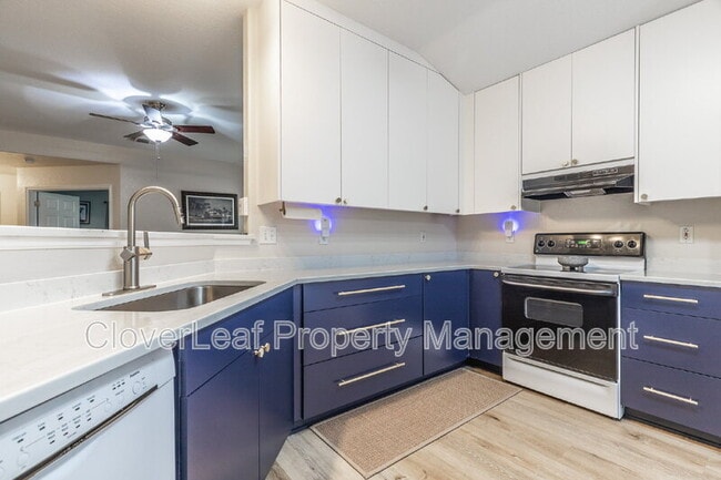 Building Photo - 4112 Cherry Tree Dr