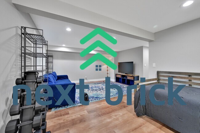 Building Photo - "Spacious 4-Bedroom Retreat with 3 Baths in the Heart of Kirkland – 2,480 Sq. Ft. of Pure Comfort!"