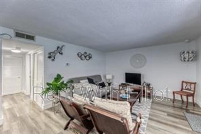 Building Photo - 200 NE 12th Ave