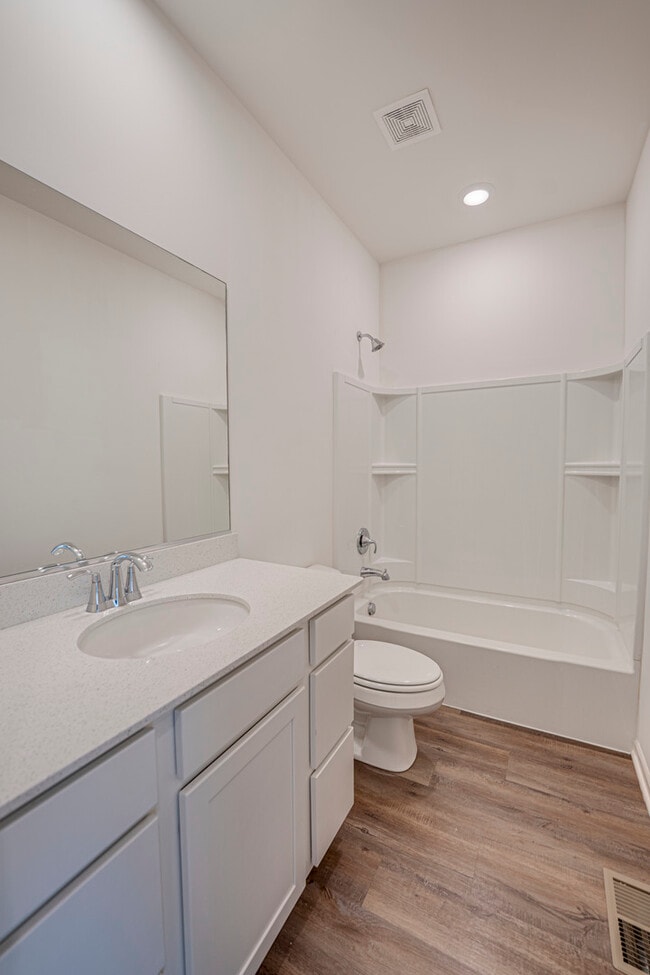 Building Photo - 2939 Showplace Dr