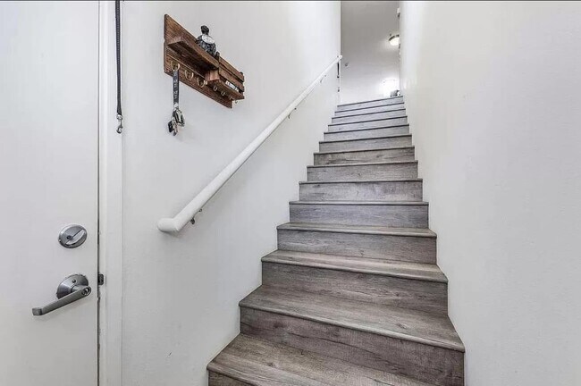 Building Photo - 91-1253-1253 Kamaaha Ave