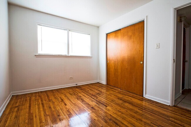 Building Photo - 2045-2047 E 75th St