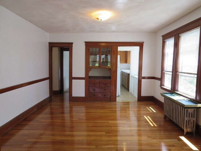 Building Photo - 24 Colonial Ave