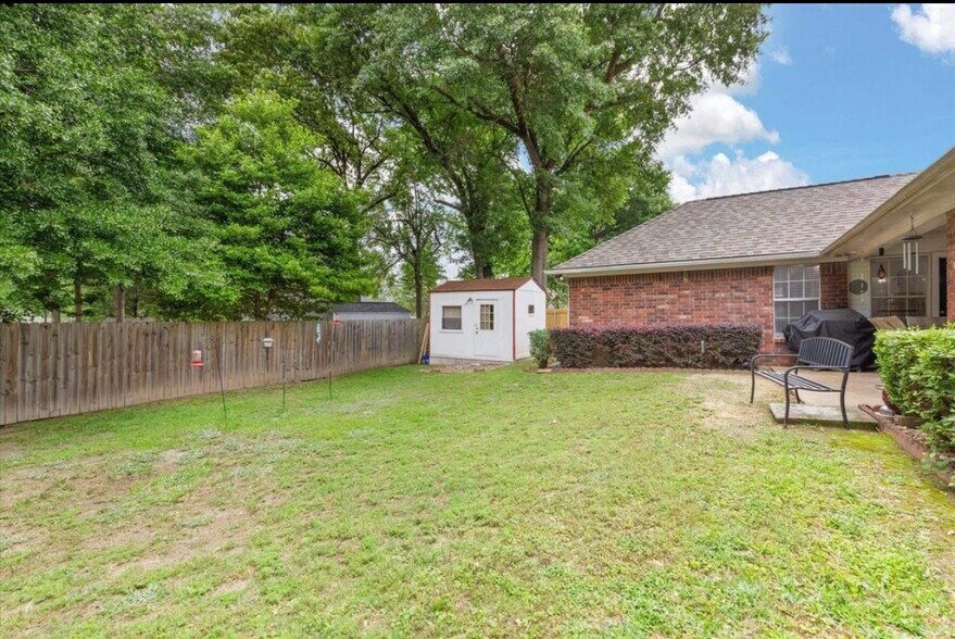 Building Photo - 1132 Kensington Ct