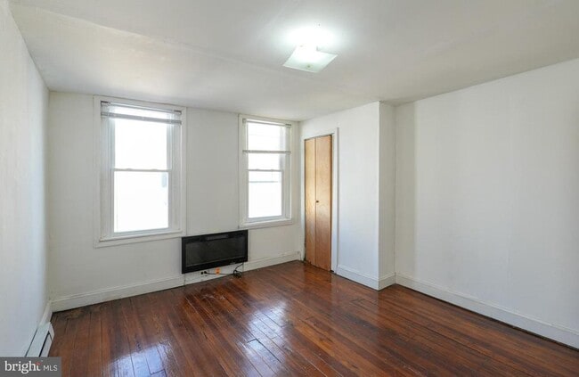 Building Photo - 2127 Morris St