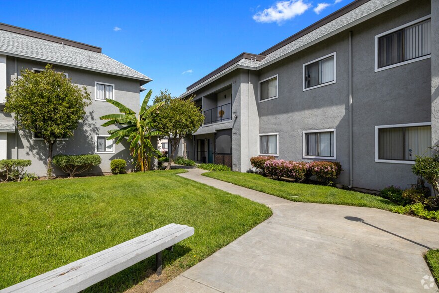 Courtyard - The Hills at Fashion Valley