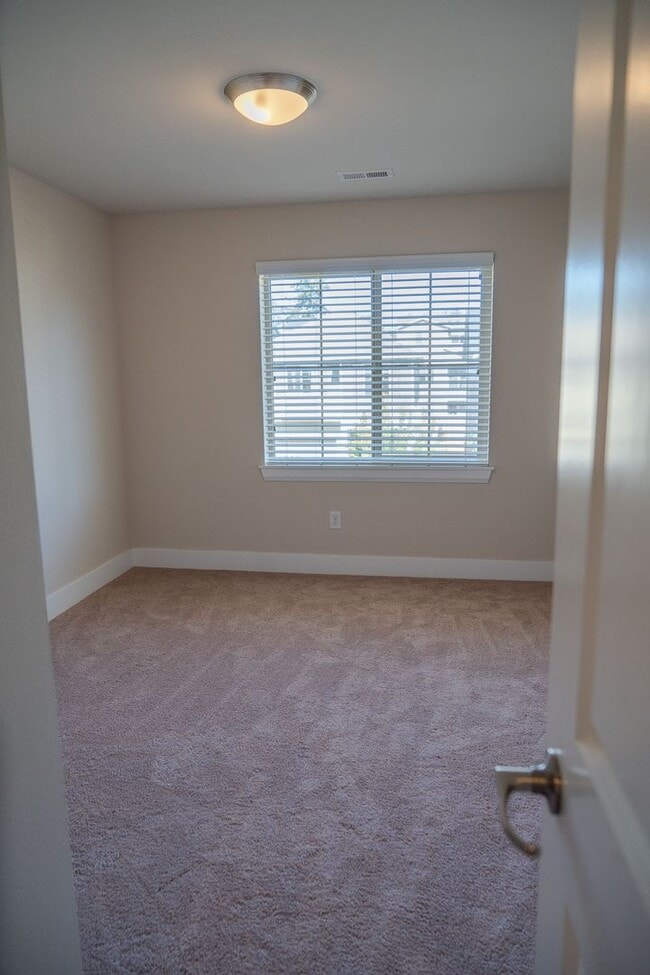Building Photo - UPDATED PRICE-3 Bedroom Home in Millcreek
