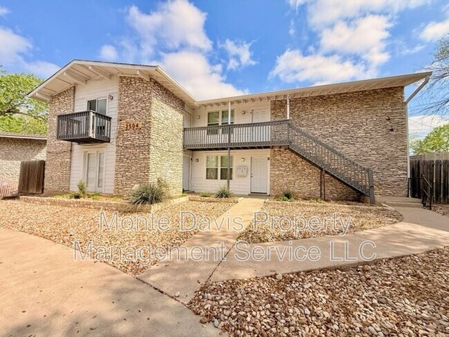 Building Photo - 2504 Manor Cir