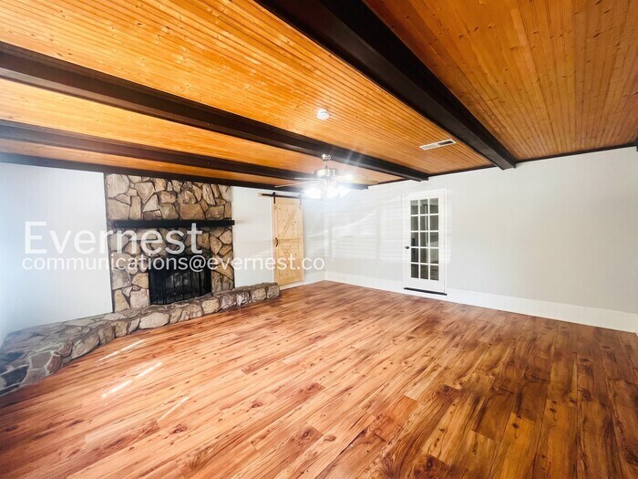 Building Photo - 114 Rollingwood Dr