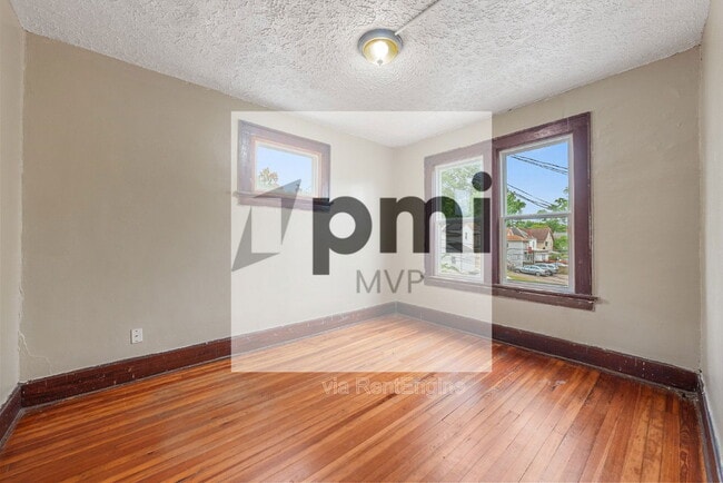 Building Photo - 265 E Northwood Ave