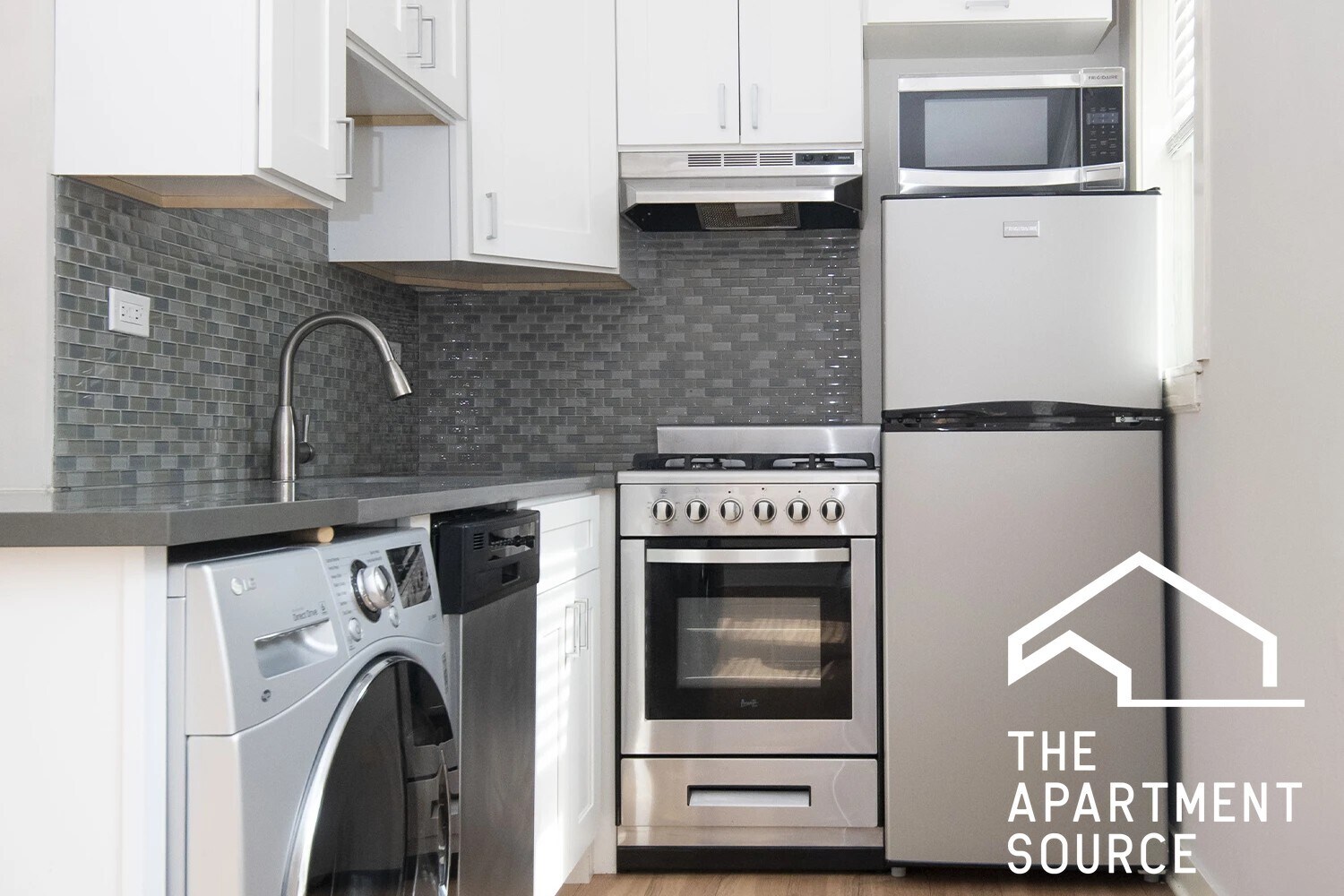 Building Photo - 511 W Belmont Ave