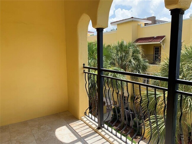 Building Photo - 601 Casabella Cir