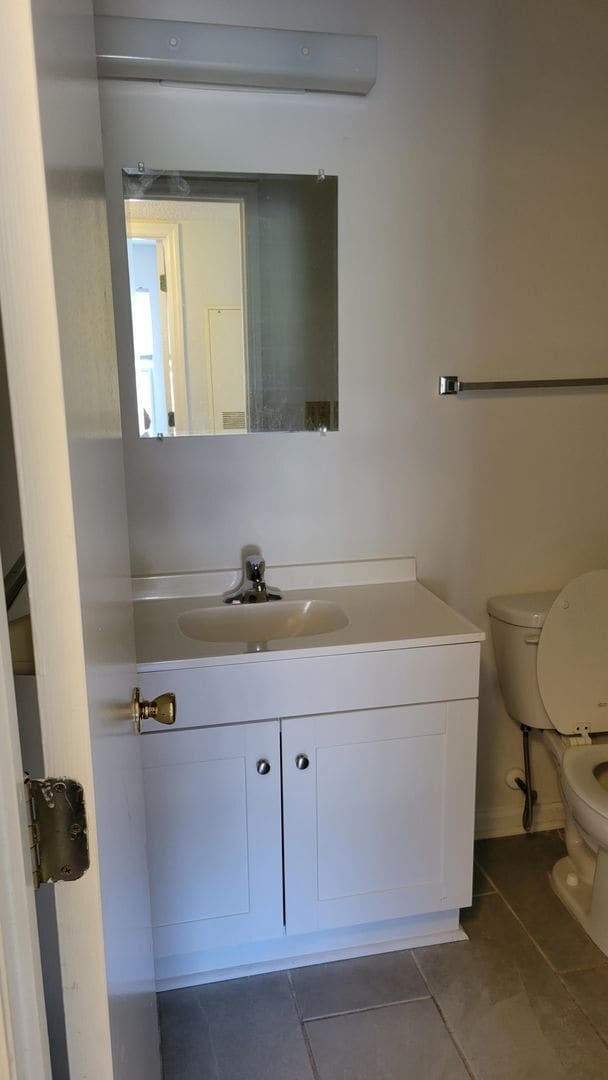 Building Photo - 1st Floor, 3 Bedroom, 2 Bath, Lakeside Con...