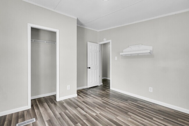 Building Photo - 309 N Winchester Ln