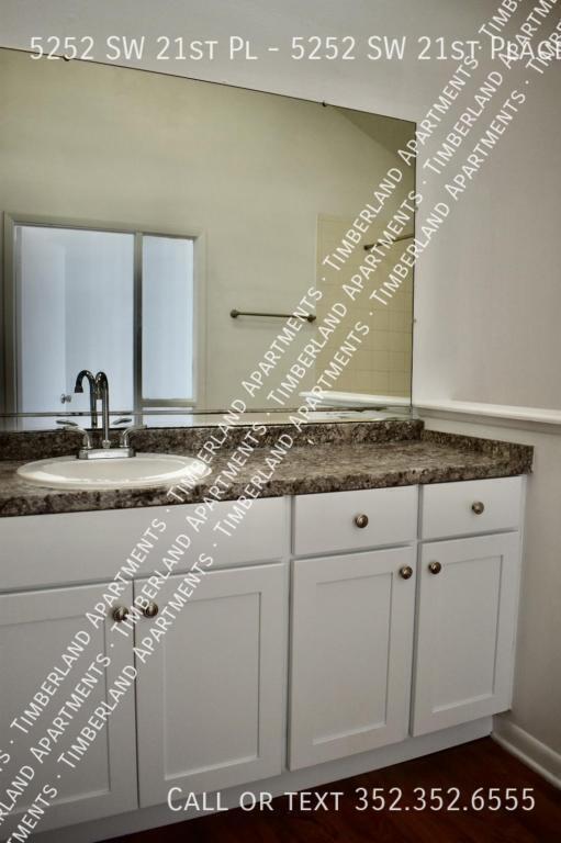 Building Photo - 5252 SW 21st Pl